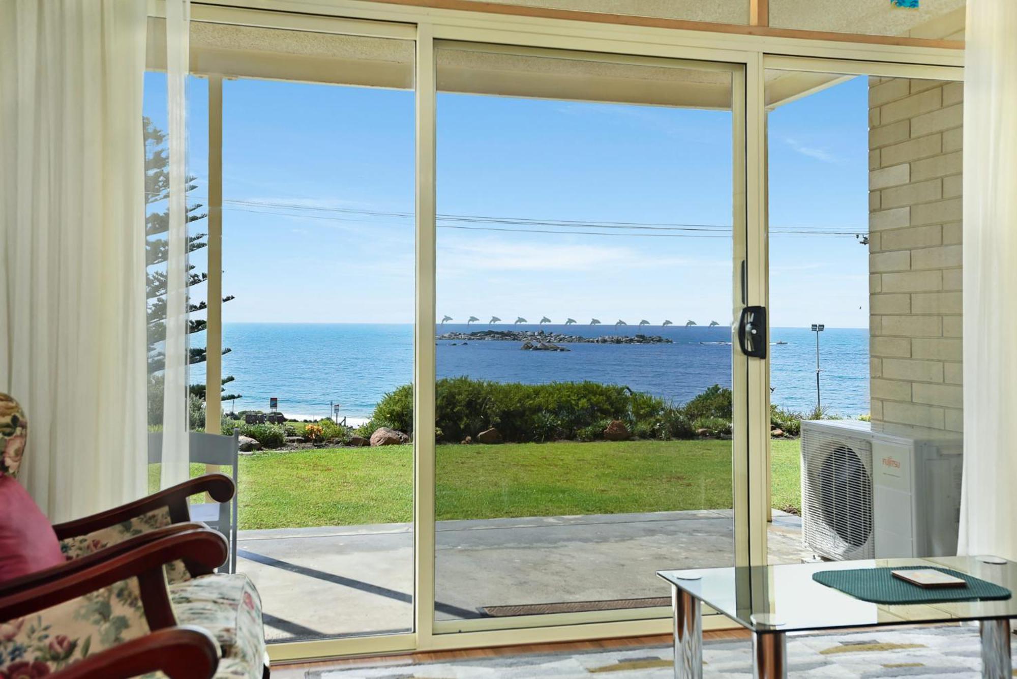 Dolphins Beachfront Apartment No 4 Port Elliot Kültér fotó
