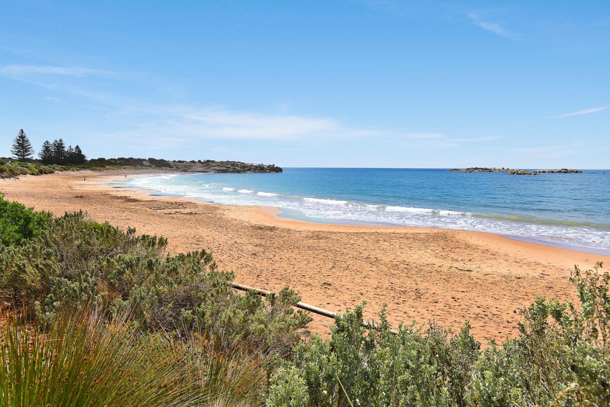 Dolphins Beachfront Apartment No 4 Port Elliot Kültér fotó