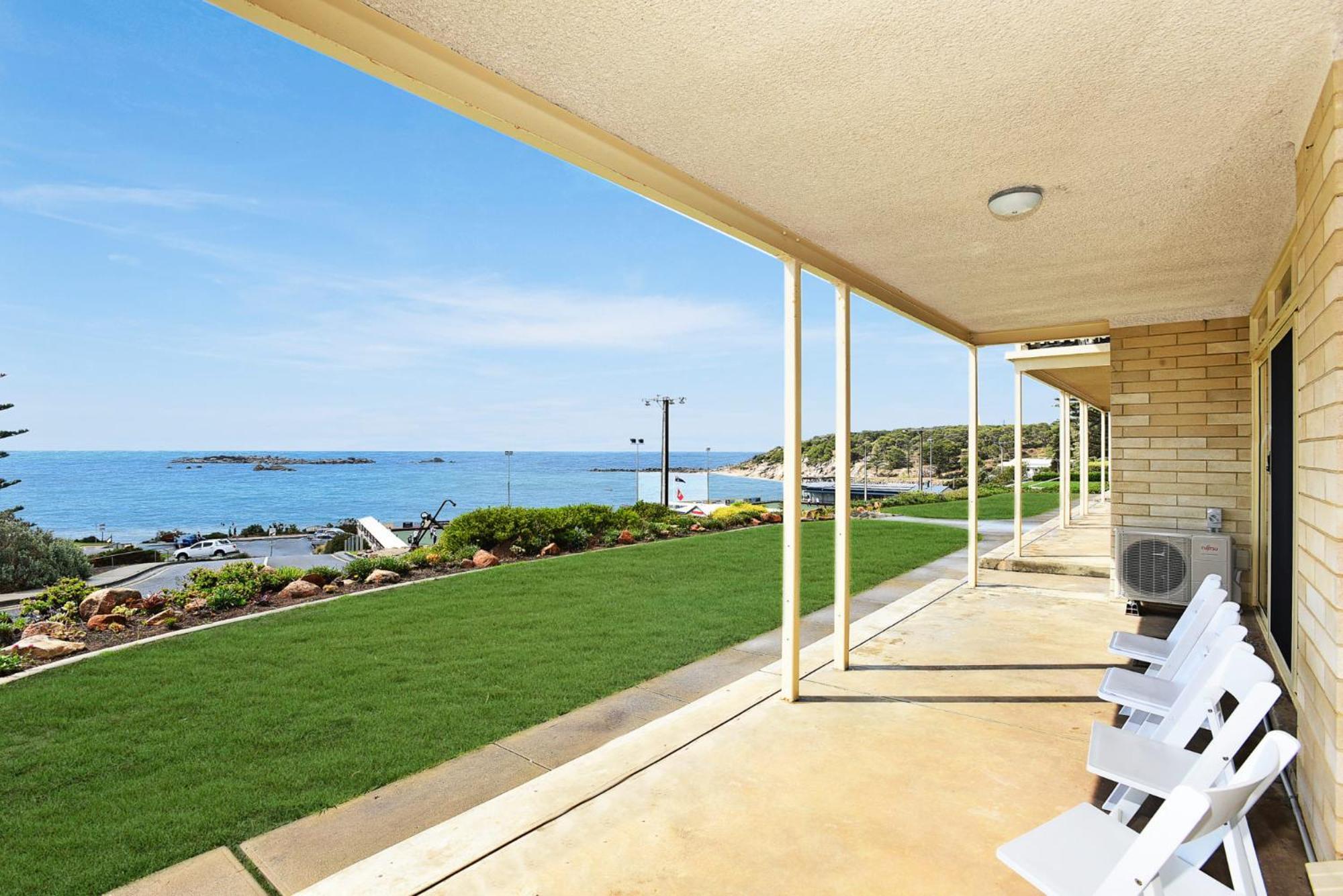 Dolphins Beachfront Apartment No 4 Port Elliot Kültér fotó